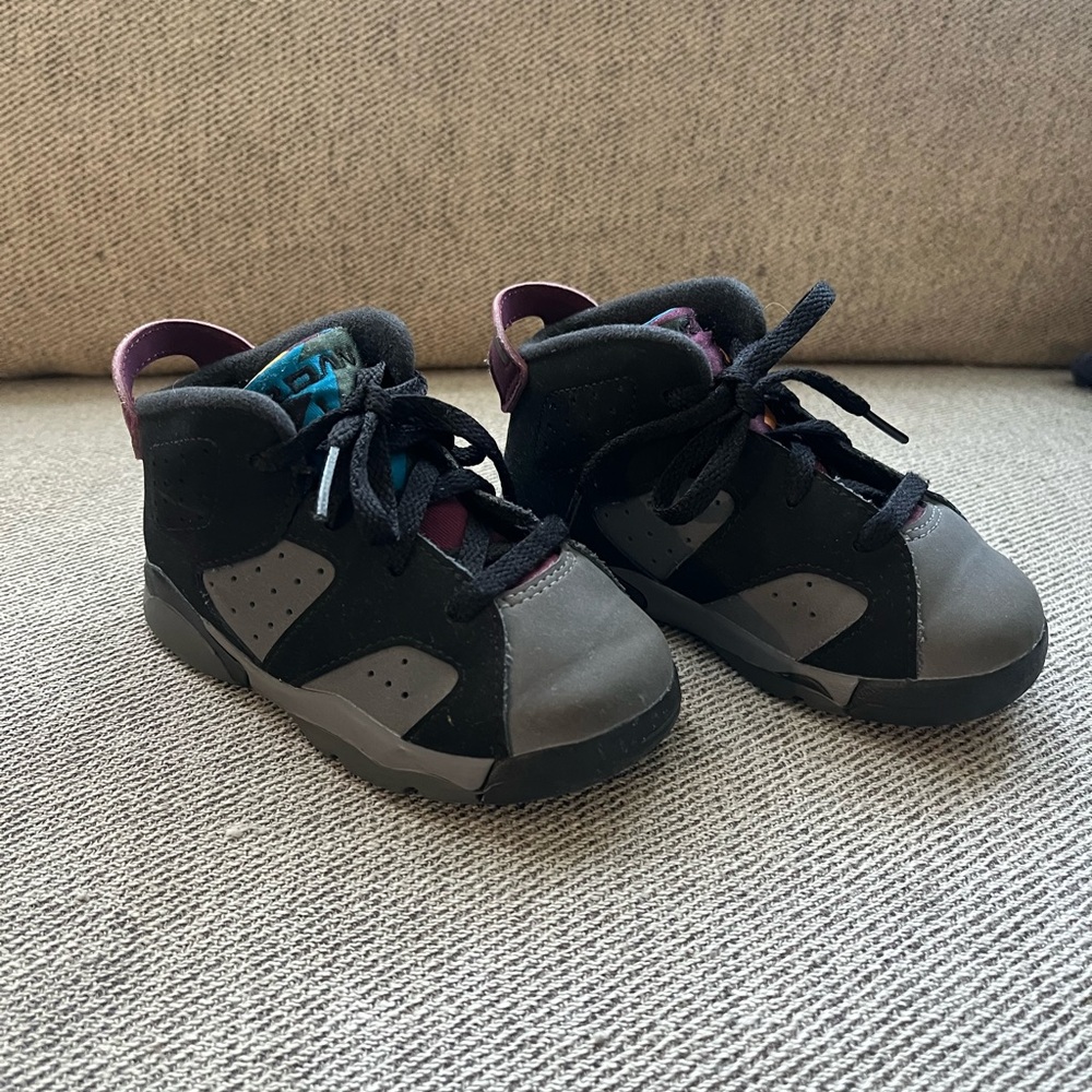 Air Jordan 7 Kids Sneakers in Black and Gray purple size 7c toddler